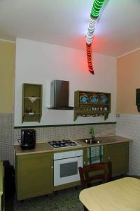Kuchyň nebo kuchyňský kout v ubytování B&B Il MappaMondo