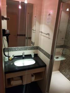 Ένα μπάνιο στο Mihailo hotel Andjela +11 φωτογραφίες