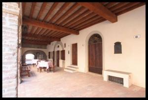 Reštaurácia alebo iné gastronomické zariadenie v ubytovaní Antico Borgo dell'Anconella - grande appartamento rustico + 7 fotografií