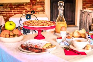 a table with a pizza and other food on it at Agriturismo Tenuta Polledro in Asti