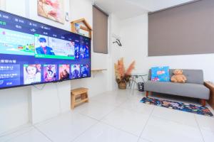 TV a/nebo společenská místnost v ubytování Yilan Dongshan Cypress B&B