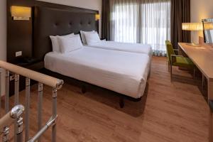 Łóżko lub łóżka w pokoju w obiekcie Apartments Playa de Castelldefels
