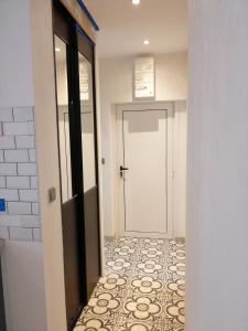 a hallway with a door and a tile floor at les Pénates appartement terrasse in Saint-Max