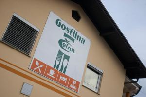 Certifikát, hodnocení, plakát nebo jiný dokument vystavený v ubytování Guest House Čelan