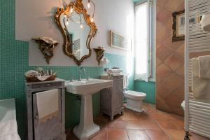 חדר רחצה ב-Camera Navigli con bagno privato