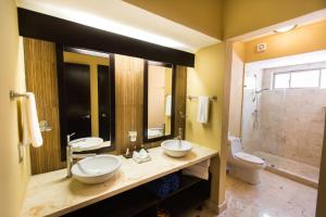 Koupelna v ubytování 101 Corto Maltes ,3 bedroom condo ocean view + 18 fotografií