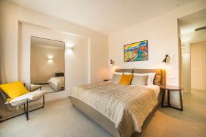 a bedroom with a large bed and a mirror at Garda Room in Peschiera del Garda