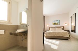 a bedroom with a bed and a sink at Garda Room in Peschiera del Garda