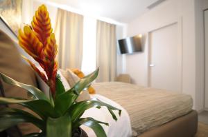 a bedroom with a bed and a potted plant at Garda Room in Peschiera del Garda