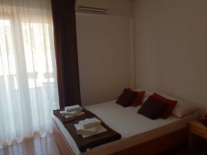 a small bed in a room with a window at Ana Tudor Apartments in Hvar