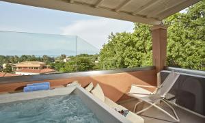 Lena Mare Boutique Hotel内部或周边的泳池