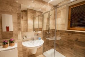 Kúpeľňa v ubytovaní ApartSerwis - Apartament Zacisze