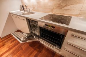 Kuchyňa alebo kuchynka v ubytovaní ApartSerwis - Apartament Zacisze