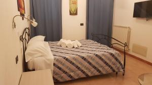 a bedroom with a bed with two pillows on it at Vento di Grecale in Riomaggiore