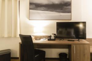 Televisyen dan/atau pusat hiburan di Hôtel Bastide