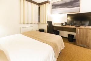 Televisyen dan/atau pusat hiburan di Hôtel Bastide