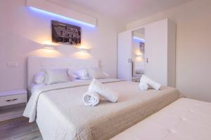 Postel nebo postele na pokoji v ubytování Apartments Family Roso