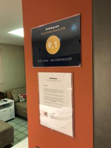 un ascensore arancione con un cartello in una stanza di FLAT 6206F - ANCORAR RESORT a Porto De Galinhas