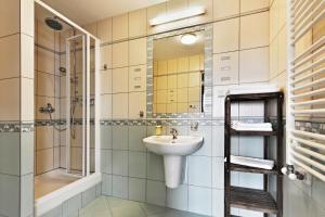 Koupelna v ubytování Pension Česká + 37 fotografií