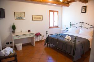 Postel nebo postele na pokoji v ubytování B&B I Pini Di Storaco