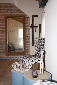 a living room with a chair and a mirror at B&B Rocambola in Nogara