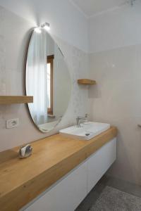 a bathroom with a sink and a mirror at Agapantus Bed & Breakfast in Diamante