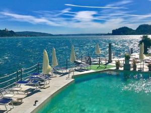 Kolam renang di atau dekat dengan Brand new and elegant residence on Lake Maggiore