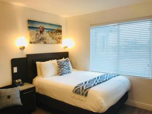 Ένα ή περισσότερα κρεβάτια σε δωμάτιο στο Caribbean Resort Suites