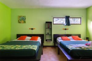 Postel nebo postele na pokoji v ubytování Hotel Boutique La Casa de las Flores