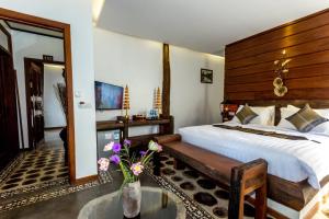 Giường trong phòng chung tại Khmer Paradise Villa