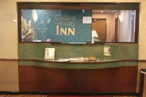 a lobby with a sign that reads garden city inn at Garden City Inn in Garden City +13 photos