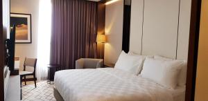 Postel nebo postele na pokoji v ubytování Wyndham Opi Hotel Palembang
