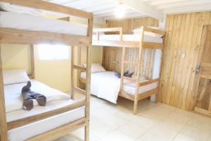 Postel nebo postele na pokoji v ubytování Phinisi Hostel Bira + 14 fotografií