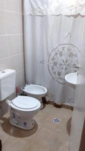 マラルグエにあるEl Pasaje 2のバスルーム(トイレ、洗面台付)