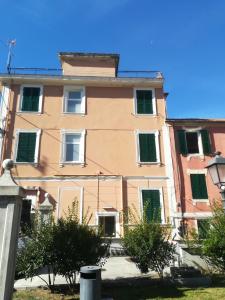 The building in which the holiday home is located