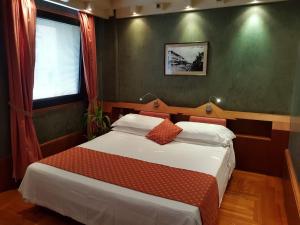 Postel nebo postele na pokoji v ubytování HR Hotel