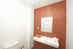 Vonios kambarys apgyvendinimo įstaigoje Love Live Hotel