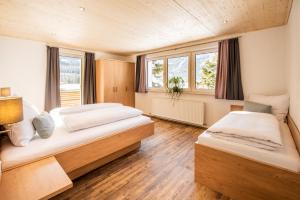 Postel nebo postele na pokoji v ubytování Ferienwohnungen stiLECHt