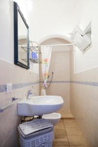 Ванная комната в Padulella Mare by HelloElba