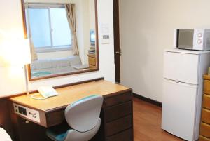 Hotel Yokosuka的厨房或小厨房