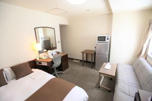 Hotel Yokosuka的电视和/或娱乐中心