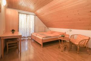 Postel nebo postele na pokoji v ubytování Farm Holidays Povsin