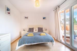 a white bedroom with a bed with yellow pillows at Apartment La Loma Mar Menor Golf Resort in Los Martínez +29 photos