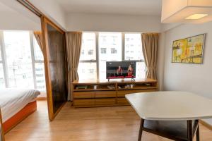Uma televisão e/ou sistema de entretenimento em Homy Residence