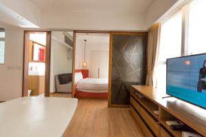 Uma cama ou camas num quarto em Homy Residence