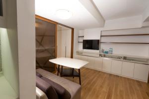 Uma televisão e/ou sistema de entretenimento em Homy Residence