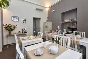 Příslušenství pro přípravu čaje a kávy v ubytování Donna Teresa Guest House + 32 fotografií