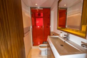 Uma casa de banho em Homy Residence