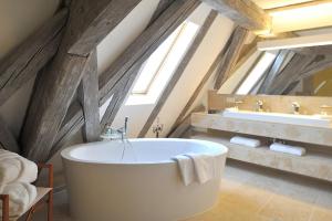 Koupelna v ubytování Schlosshotel Betzenstein + 17 fotografií