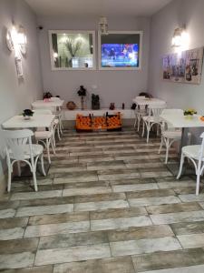 TV a/nebo společenská místnost v ubytování Adana City Boutique Hotel